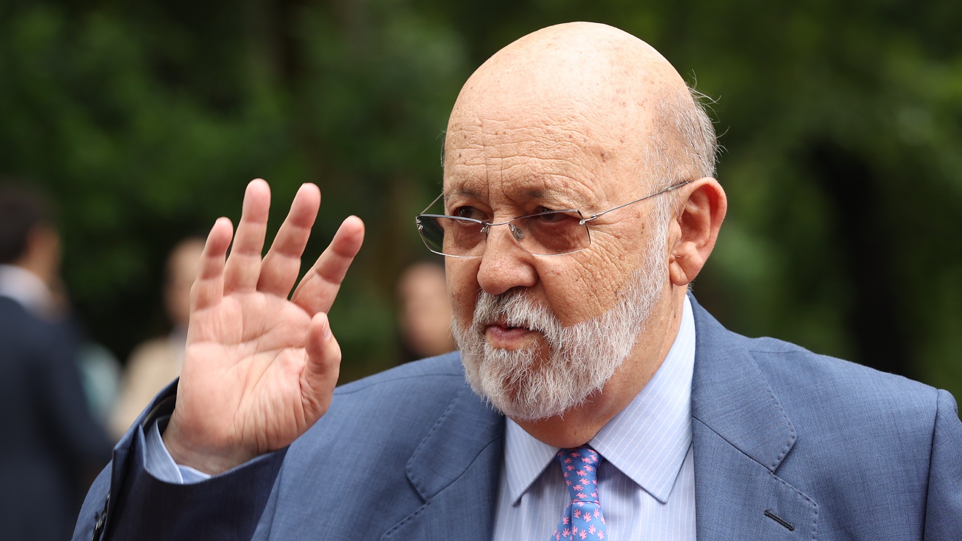 Tezanos defiende los datos del CIS y cree que hay "una guerra de encuestas"