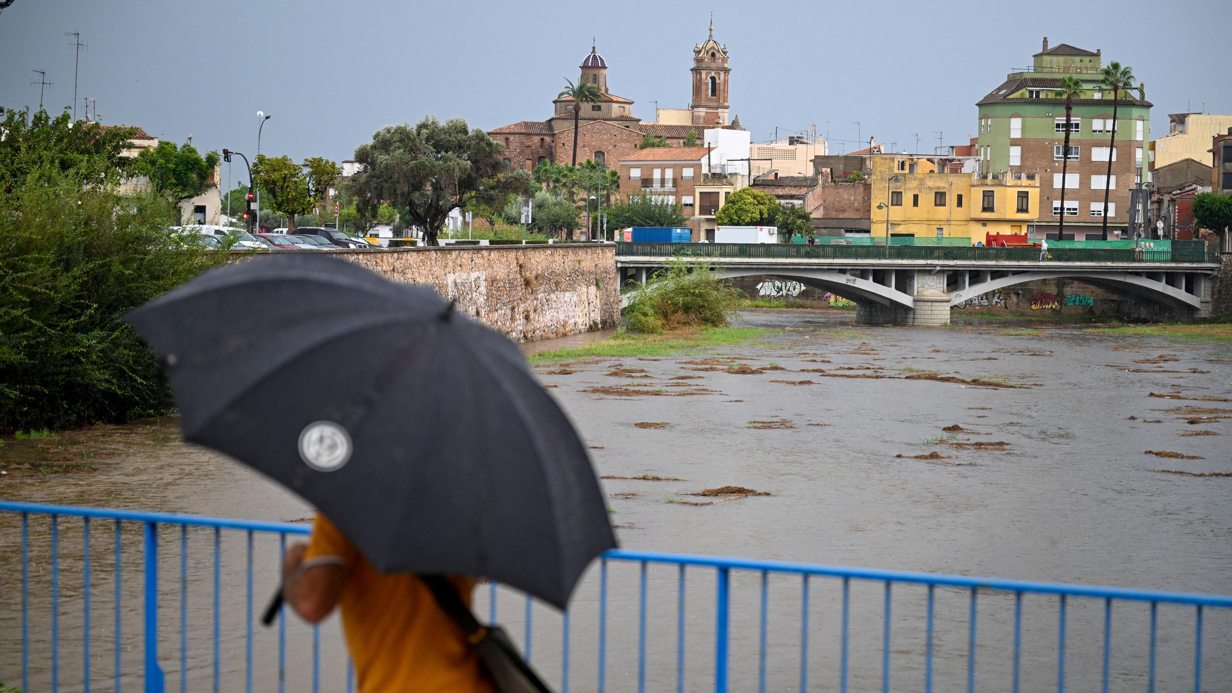 El tiempo hoy 8 de octubre en España: aviso por lluvias muy fuertes y persistentes en el este peninsular y Baleares