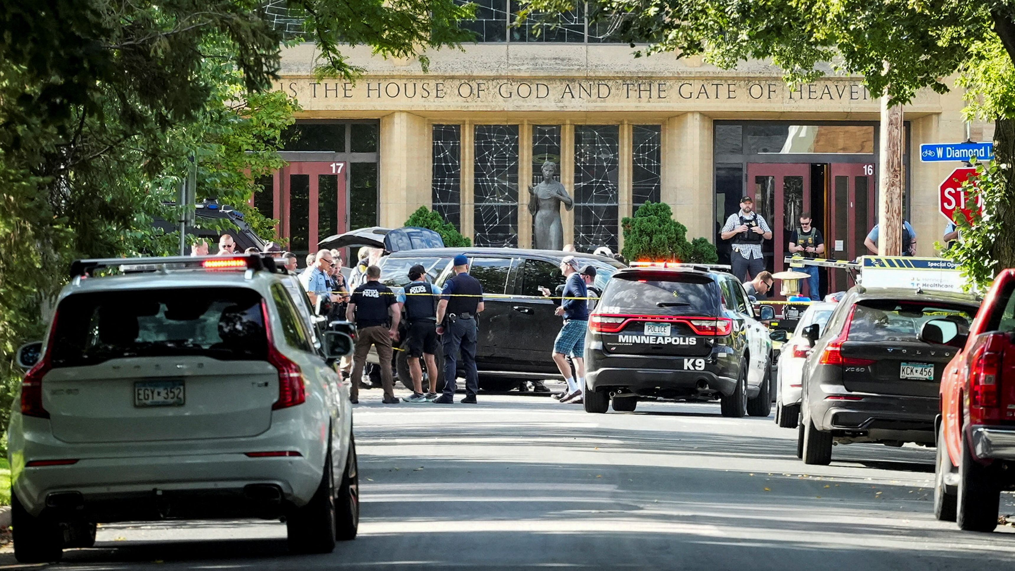 Al menos dos muertos y 20 heridos en un tiroteo en una iglesia y escuela católicas de Minneapolis