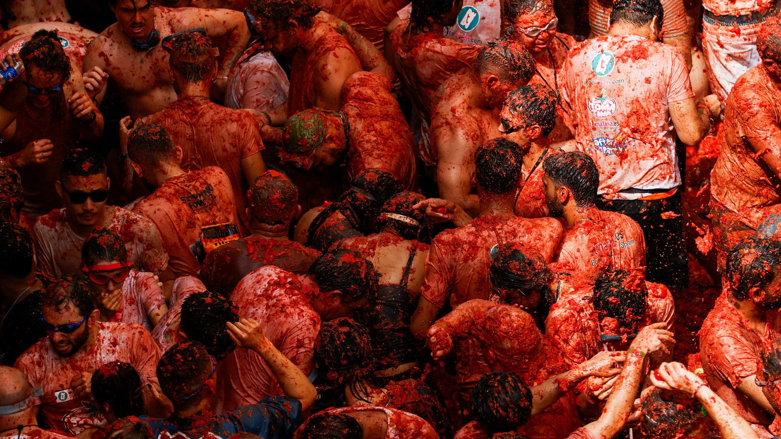 Gafas de bucear, ríos de tomate y mucha diversión: la Tomatina 2025 de Buñol en imágenes