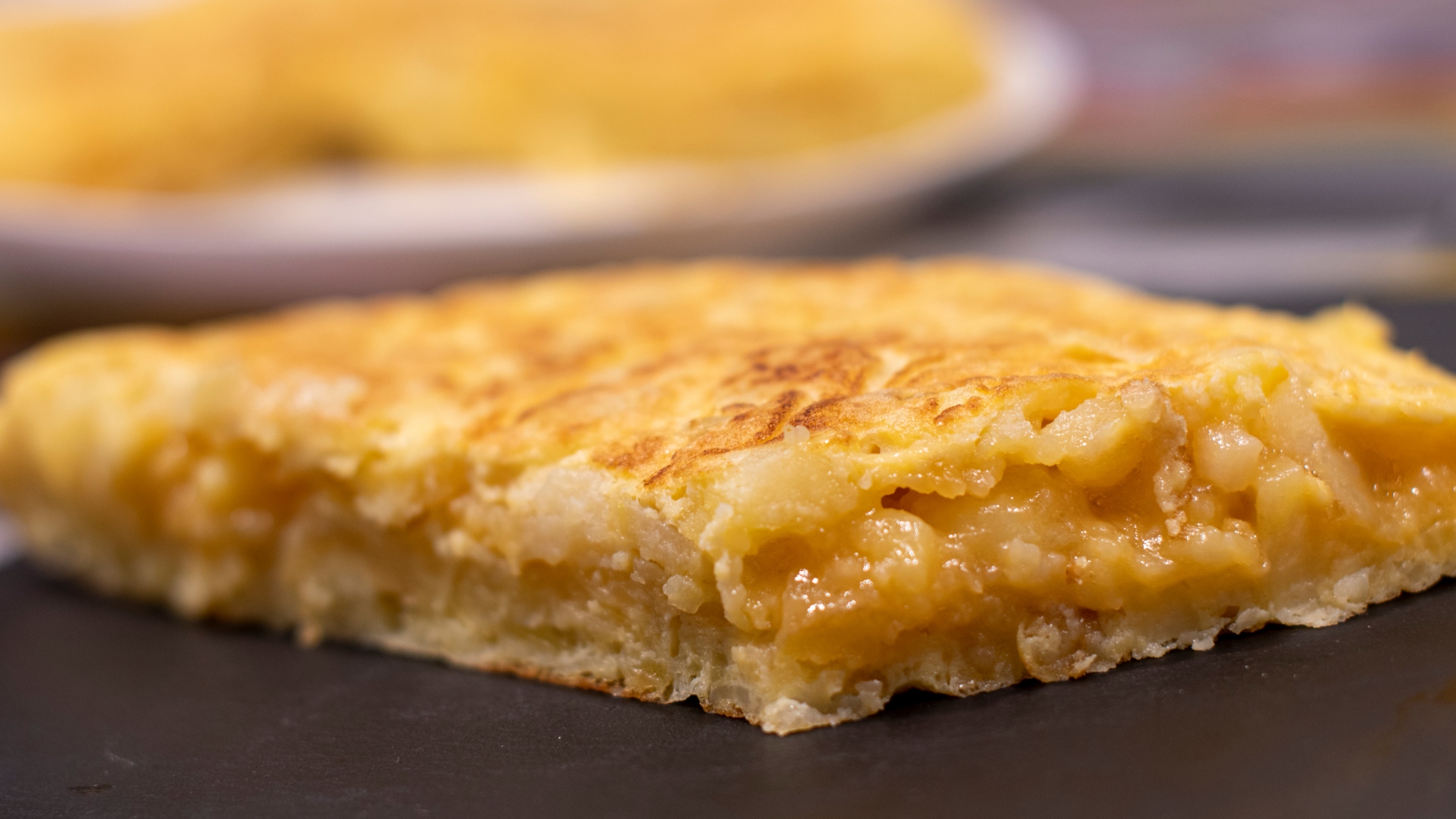 Poco Hecha La tortilla con cebolla y poco hecha, la preferida de los españoles
