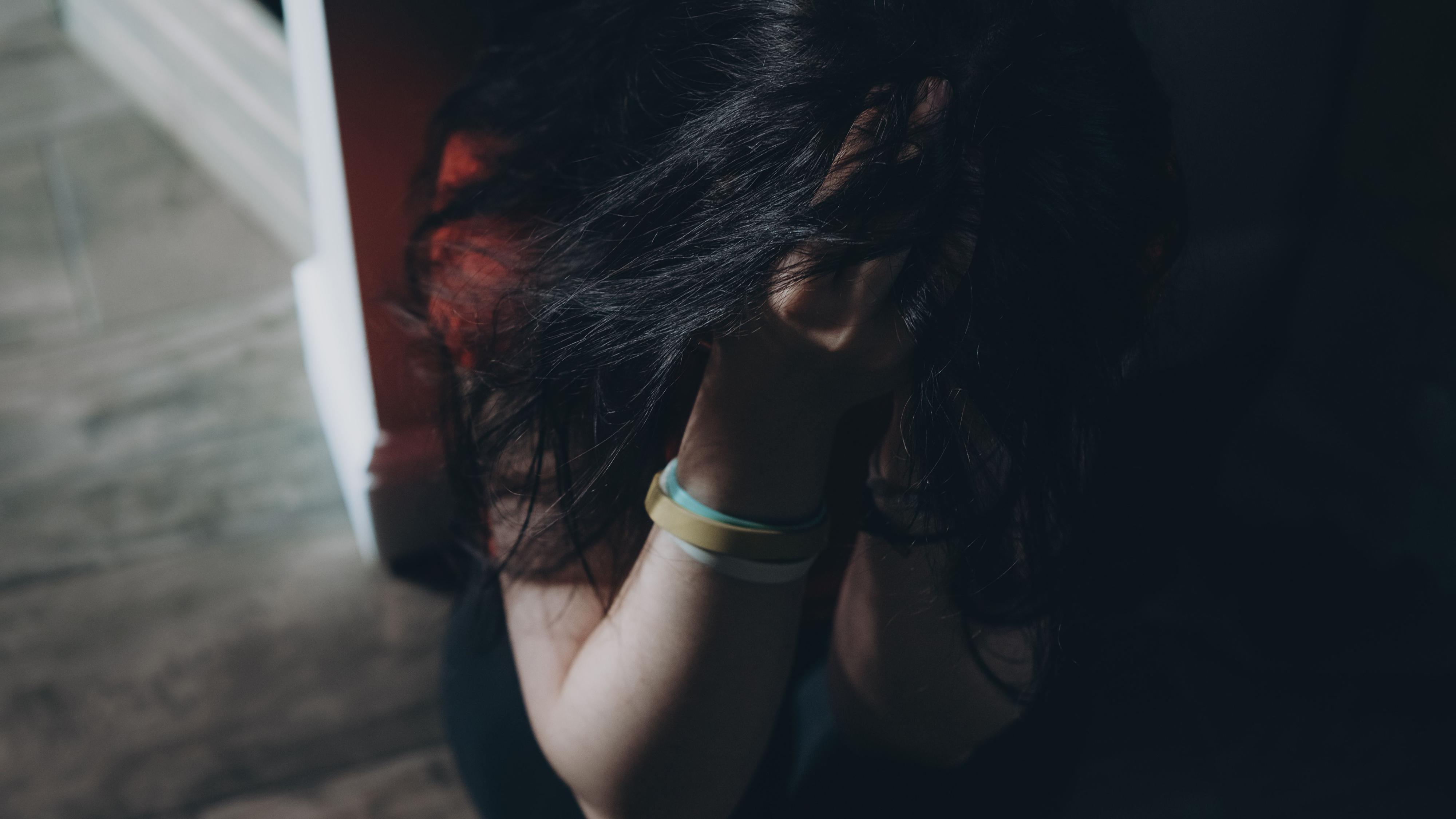 Un hombre y dos mujeres detenidas por agredir sexualmente y encerrar a ...