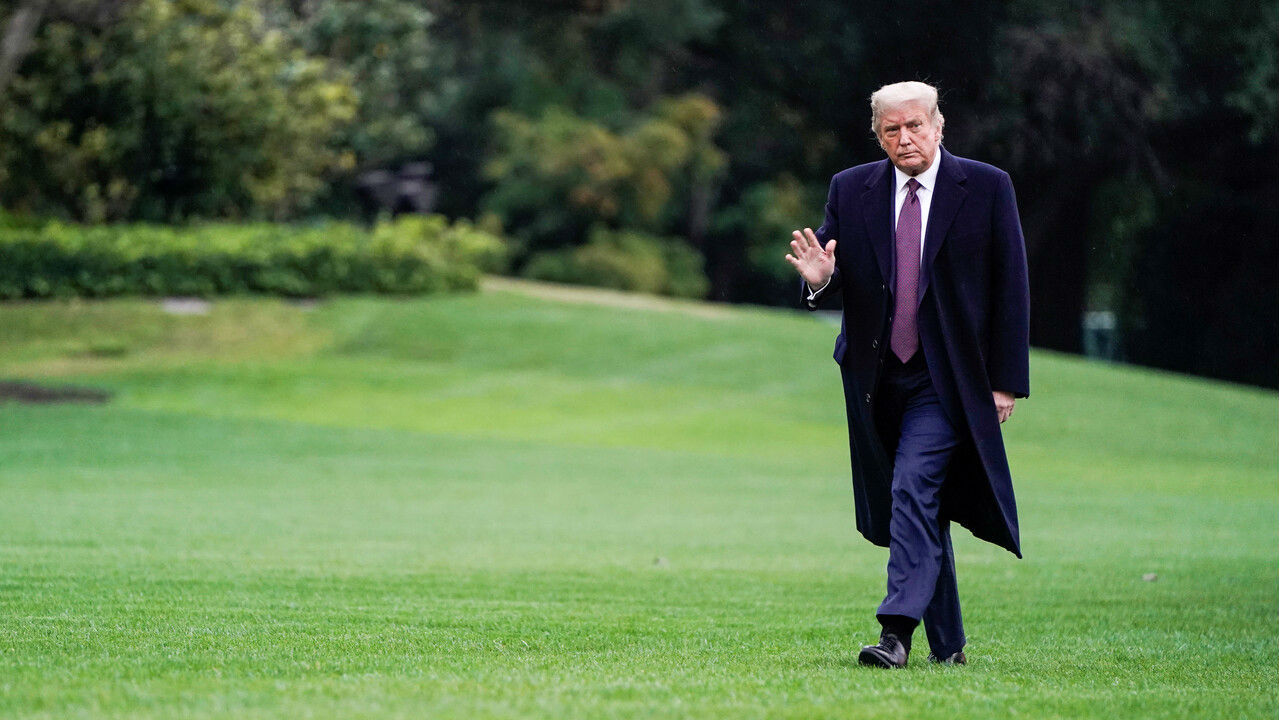 Trump afirma condenar a todos los supremacistas blancos, incluidos los 
