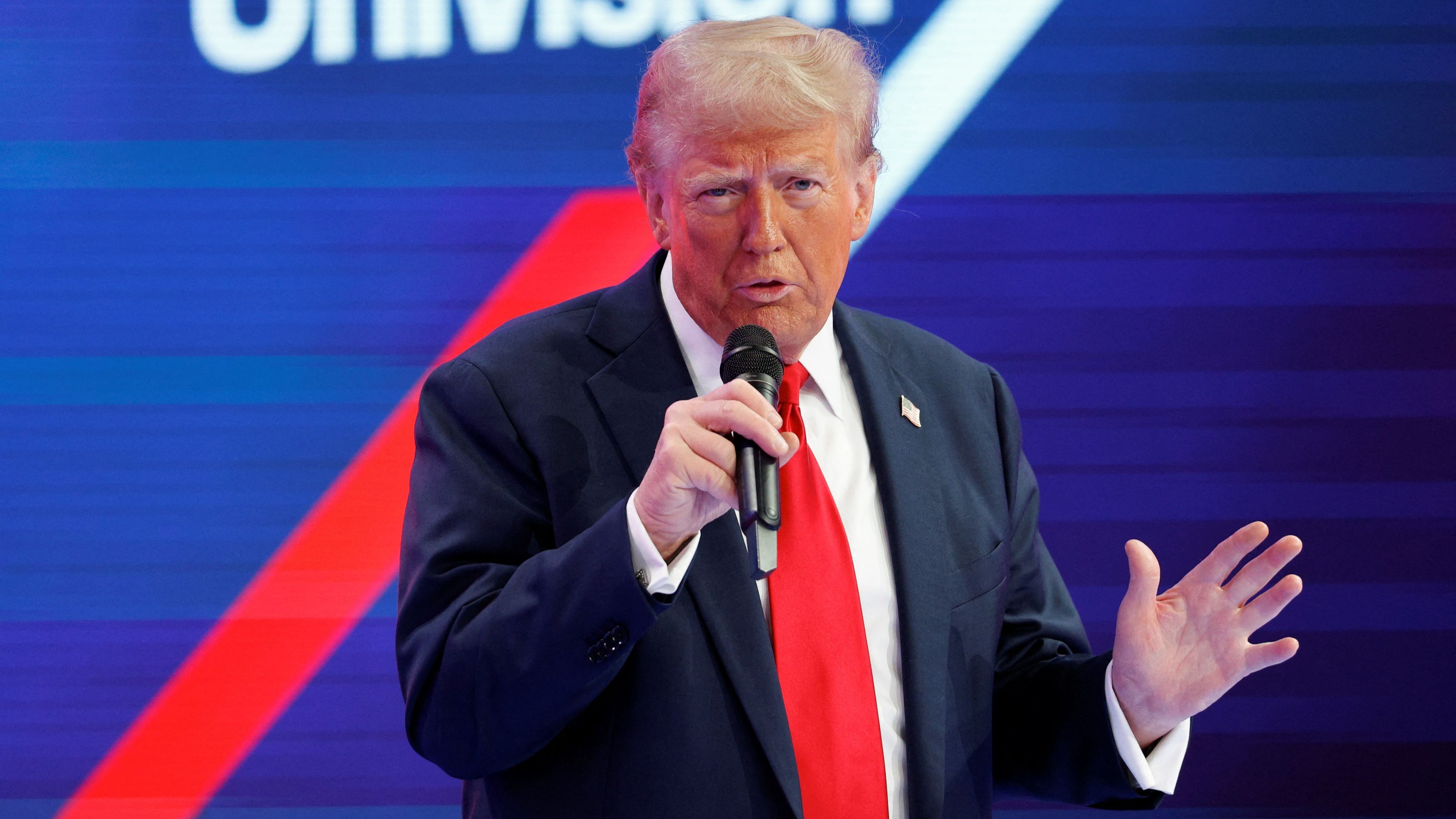トランプ氏、ラテン系有権者との討論会に参加