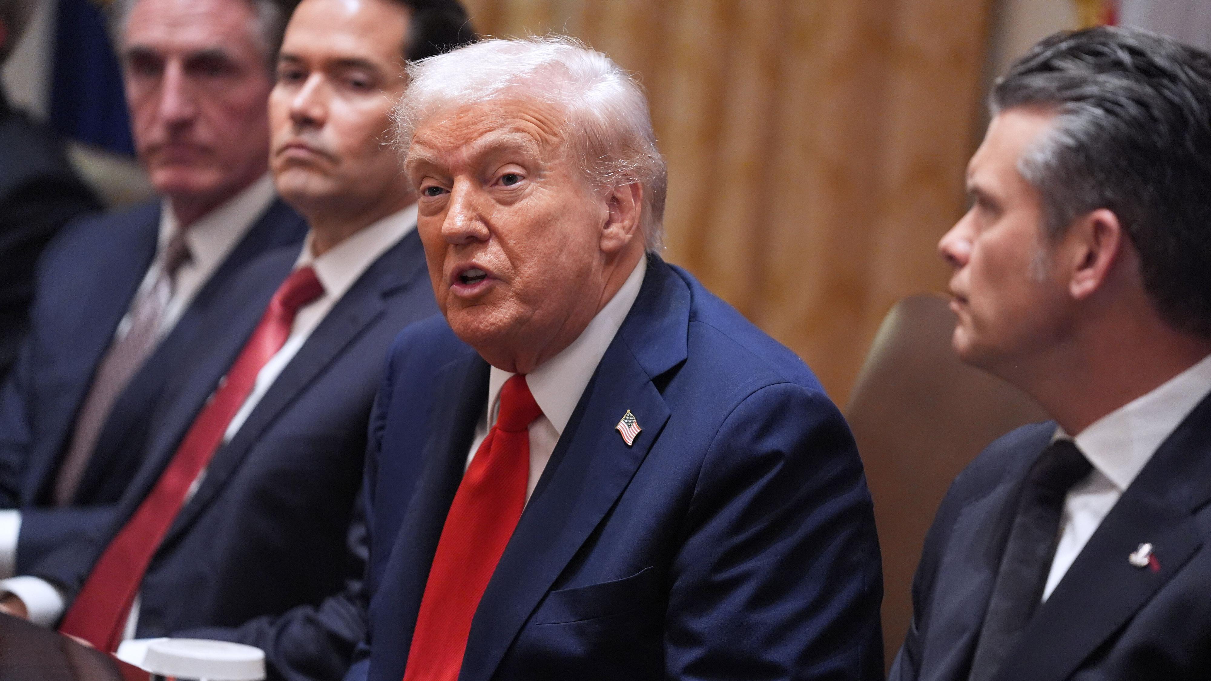 Trump afirma que los rehenes serán liberados "el lunes o el martes" y que viajará a Egipto para la firma del acuerdo