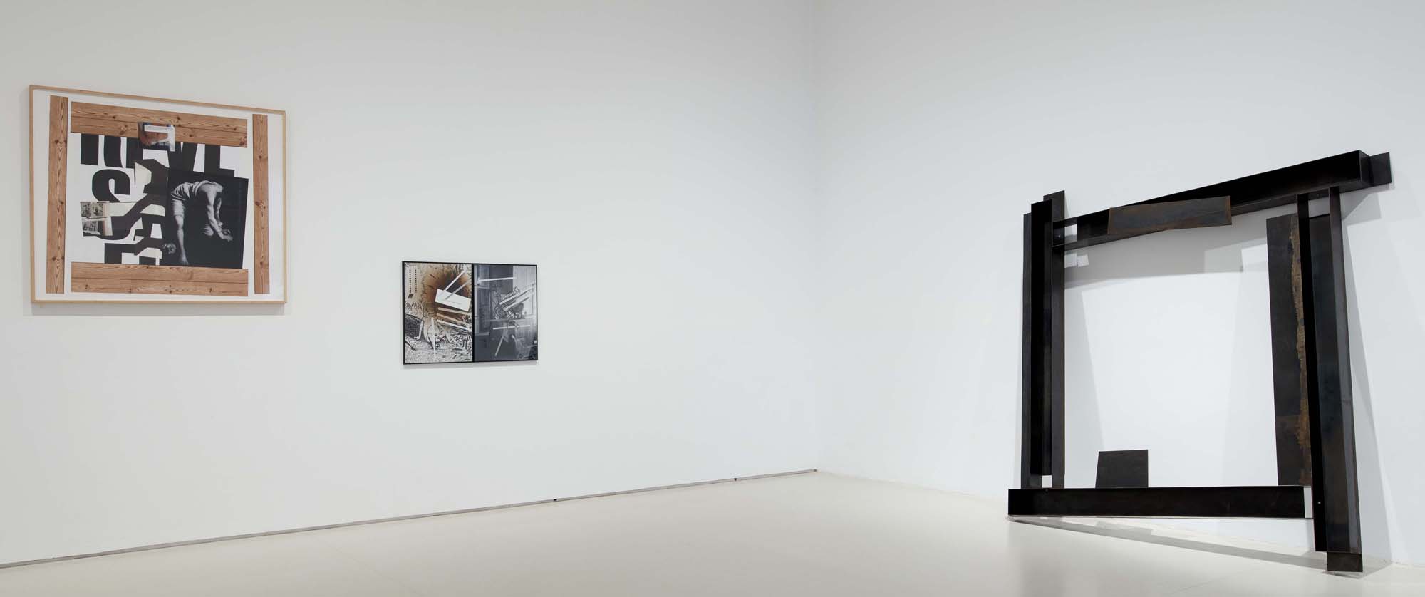 Txomin Badiola - Otro Family plot (Palacio de Velázquez, Madrid, 2016)
