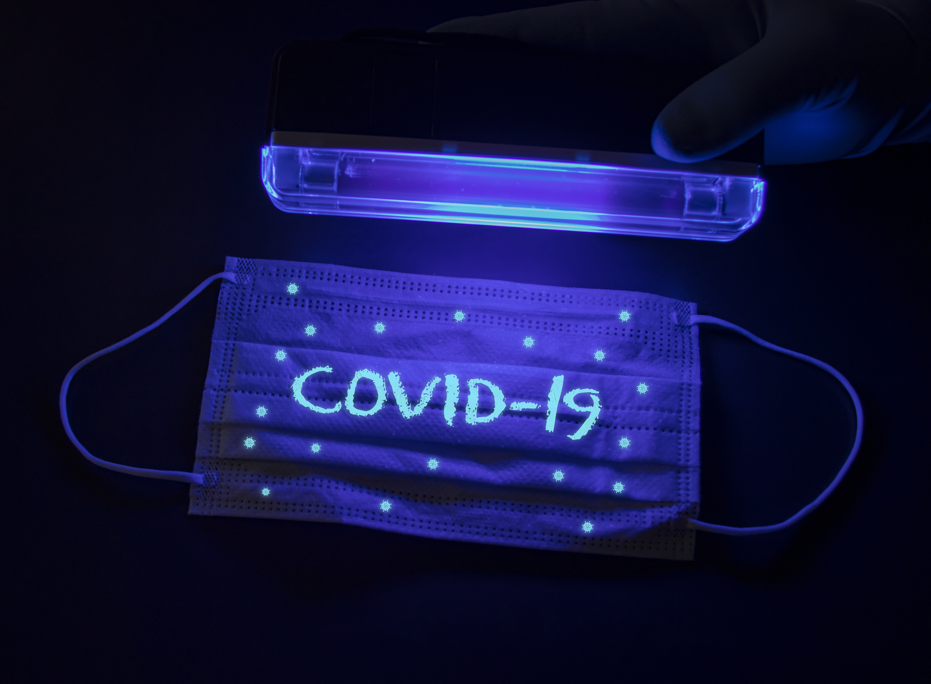 Una LED con luz ultravioleta y filtro de aire, pensada para evitar que  aparezca la Covid