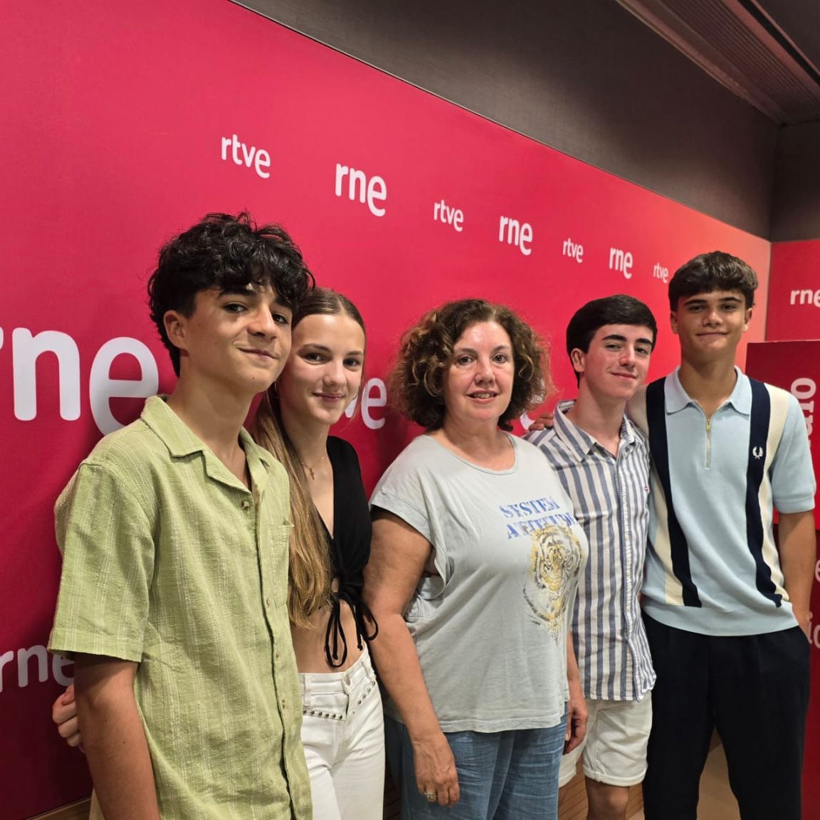 Va de cine en Radio 5 - Entrevista con los jóvenes protagonistas de la película ‘Voy a pasármelo mejor’ - 19/07/25