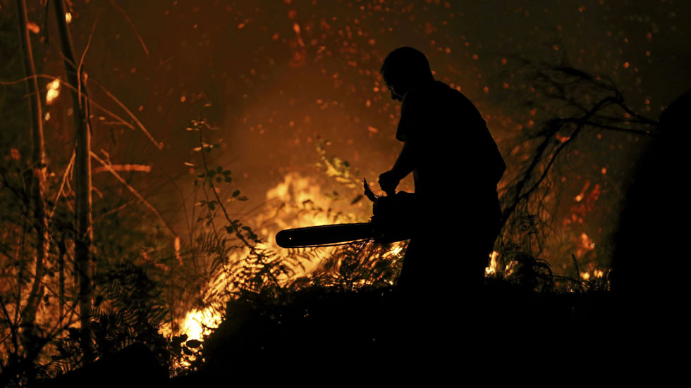Galicia lucha contra una oleada de incendios, la mayoría intencionados, que han quemado ya 6. 000 hectáreas