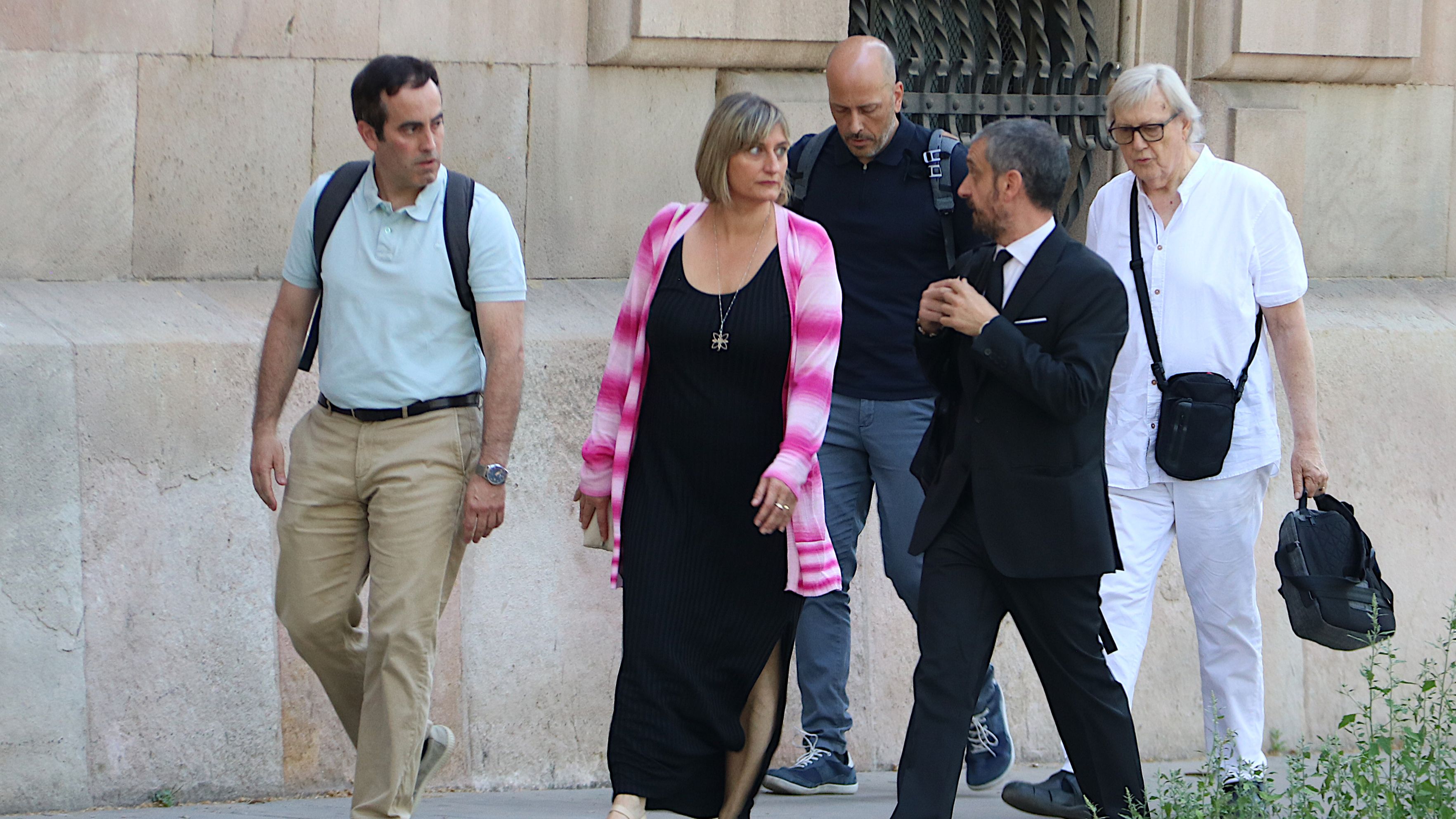 Vergés nega haver ordenat endarrerir la vacunació de policies i guàrdies civils episode artwork