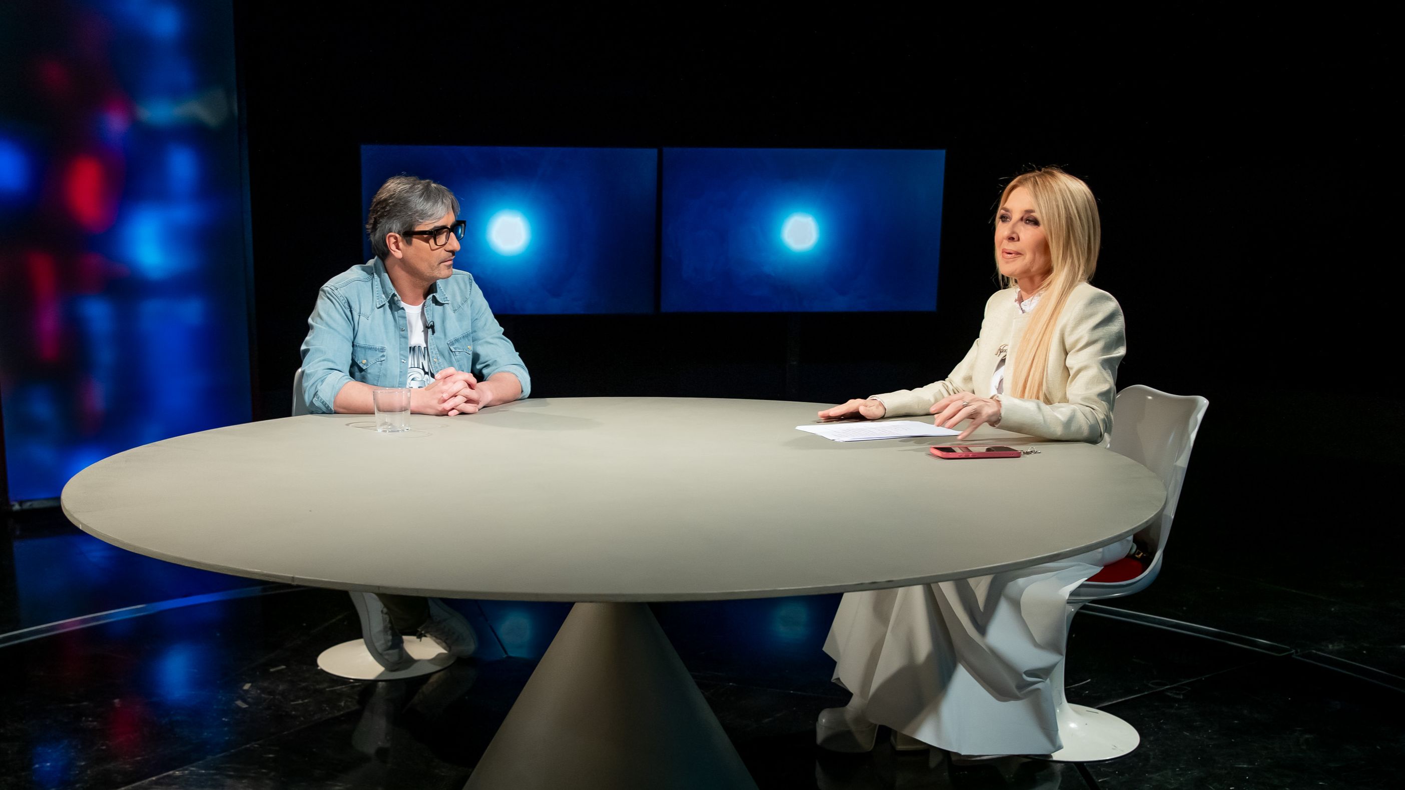 Diego González Rivas y Cayetana Guillén Cuervo en 'Versión Española'