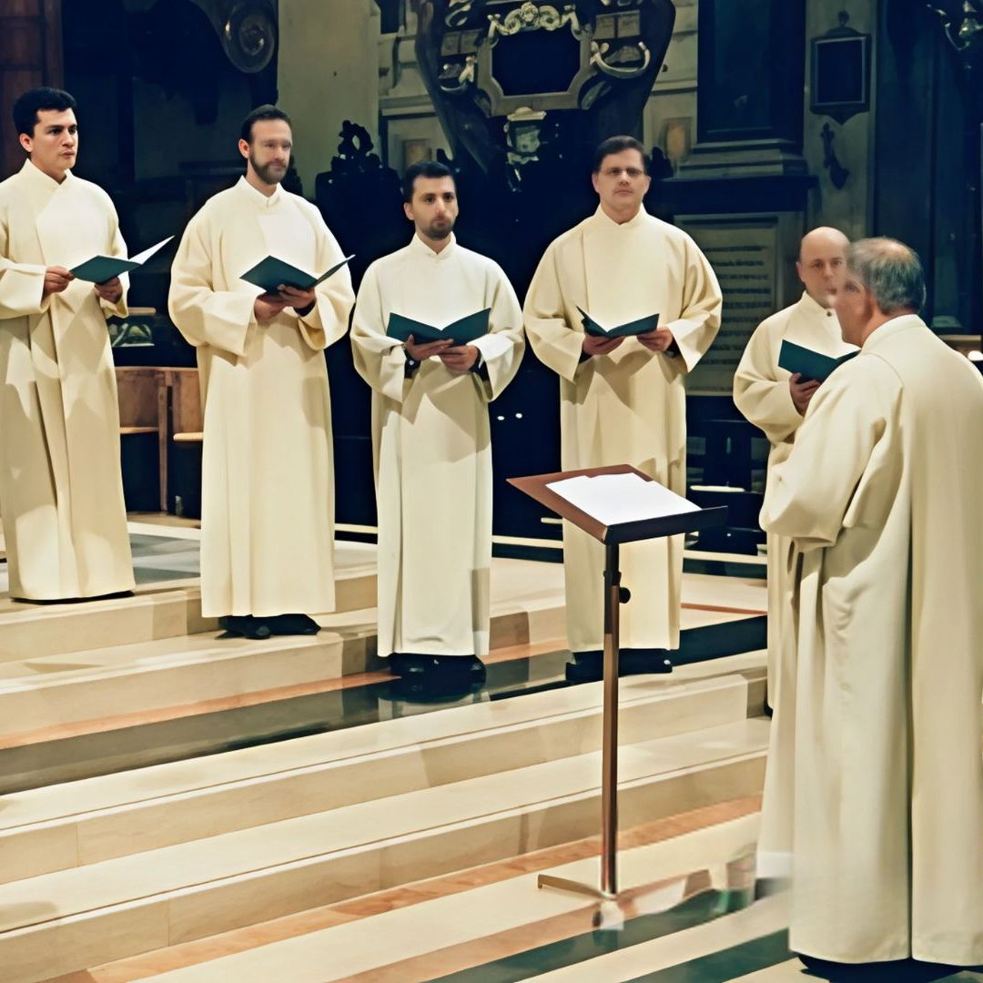 Sicut Luna Perfecta - VIª Semana del Tiempo Pascual - 24/05/25