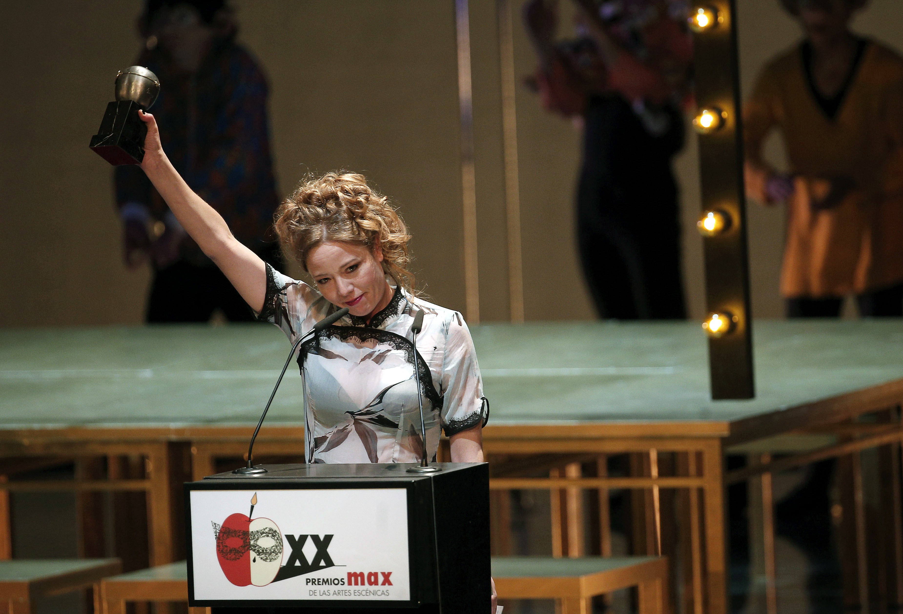 Vigésima edición de los Premios Max de las Artes Escénicas La actriz Ainhoa Santamaría recibe el Premio Max a la Mejor Actriz de Reparto por la obra "La estupidez".