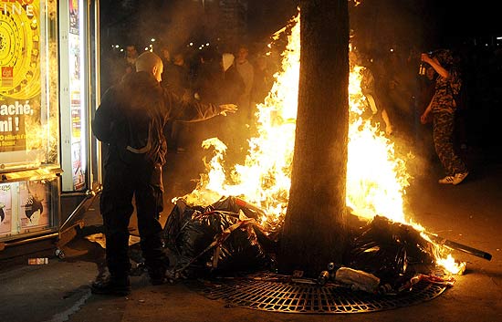 Violentos Disturbios En El Centro De París Tras La Manifestación Central En La Jornada De Huelga 3104