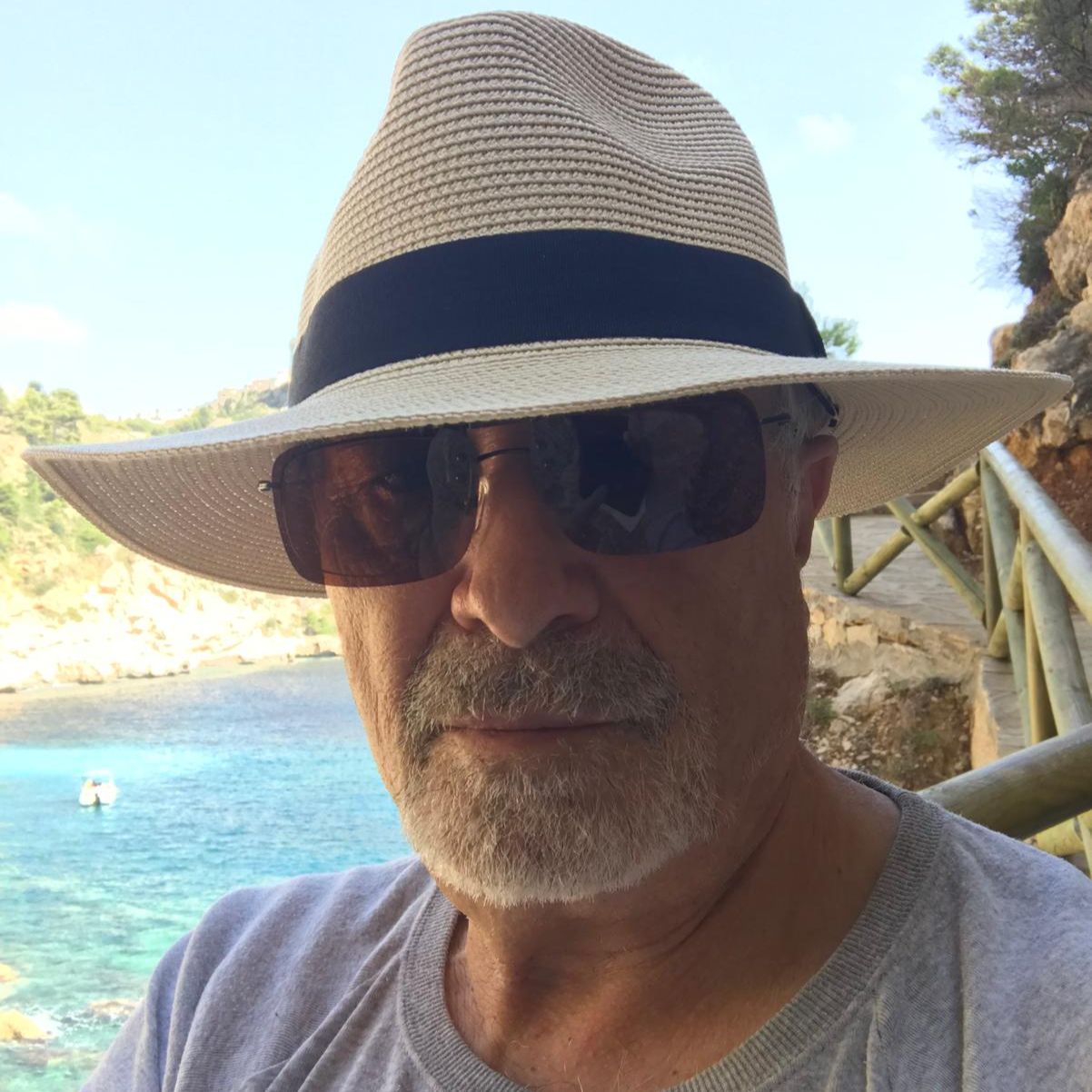 De vuelta en Radio 5 - Julio César Iglesias publica "El buscador de balas perdidas" - 15/06/25