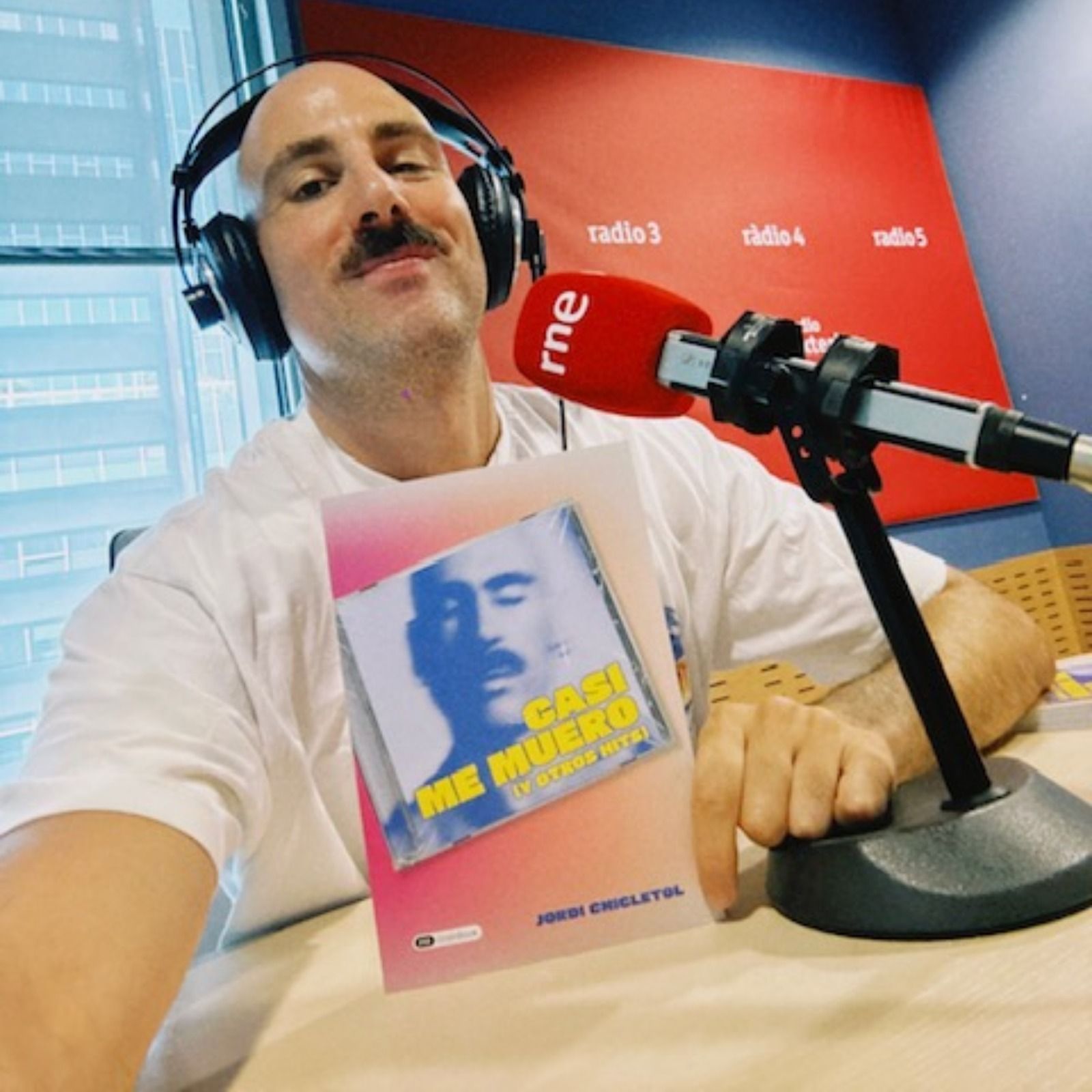 Wisteria Lane - 'Casi me muero (y otros hits)', el libro que narra el descenso a los infiernos de Jordi Chicletol - 05/07/26