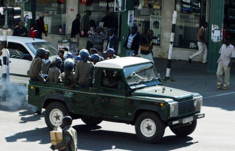 El líder de la oposición de Zimbabue se refugia en la embajada de Holanda en Harare