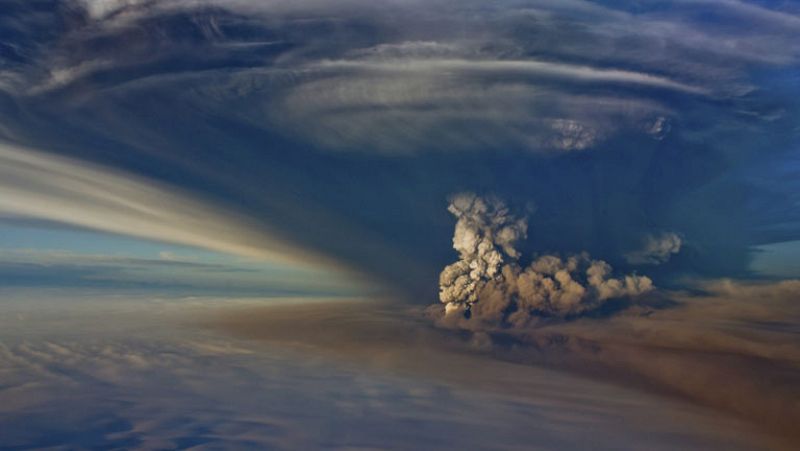Islandia rebaja la alerta tras la erupción del volcán Bárdarbunga y reabre el tráfico aéreo
