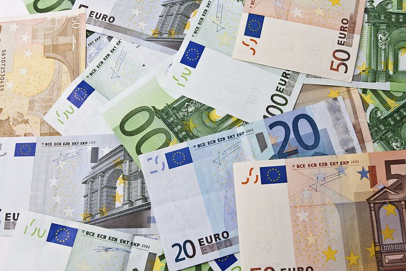 El Tesoro lanza por primera vez una emisión de bonos a 50 años y vende 1.000 millones de euros