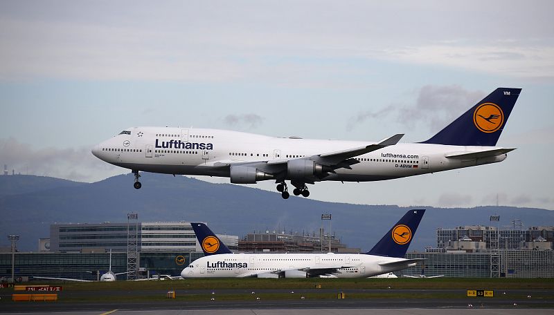 Los pilotos de Lufthansa convocan un paro parcial en los vuelos de corta y media distancia