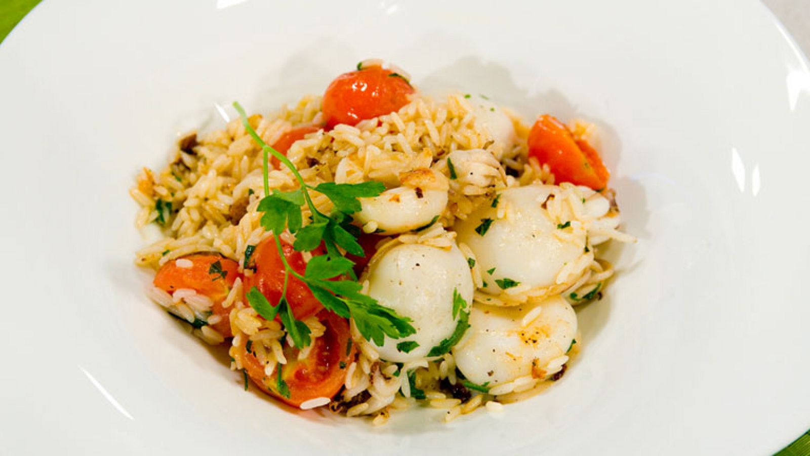 Arroz salteado con tomatitos picantes y sepietas