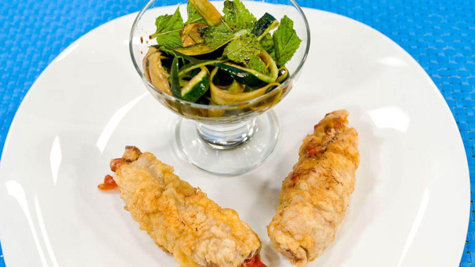 Rollitos de ternera rebozados con guarnición de calabacín