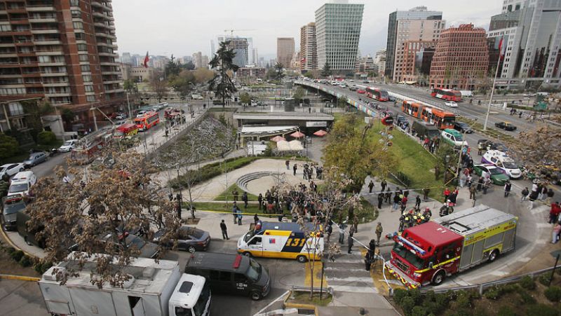 Aumentan a 14 los heridos en un atentado en una galería comercial de Santiago de Chile