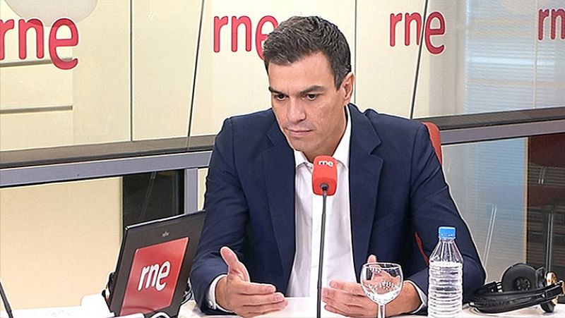 Pedro Sánchez: "Rajoy y Mas deben sentarse y afrontar la renovación constitucional"