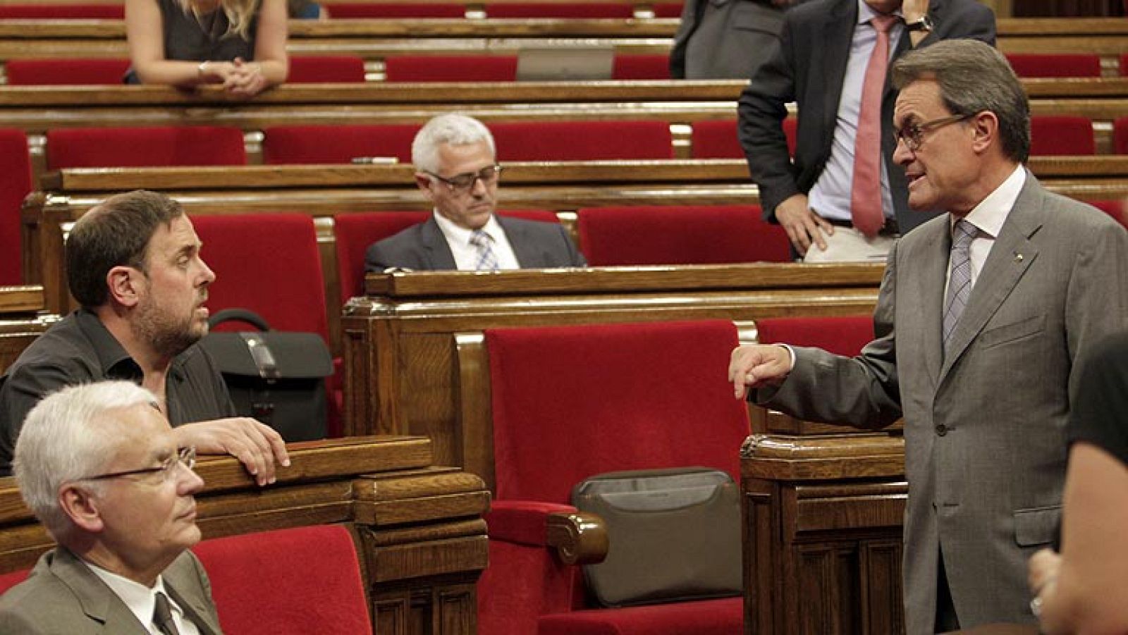 ERC se ofrece a entrar en Govern para "blindar" la consulta pero Mas dice "que no es el momento" | Ver