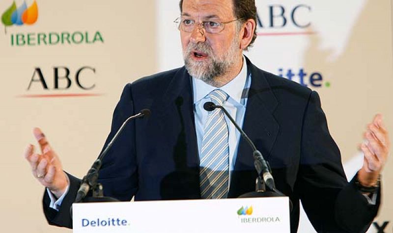 Rajoy califica de "broma" el plan de austeridad anunciado por Zapatero