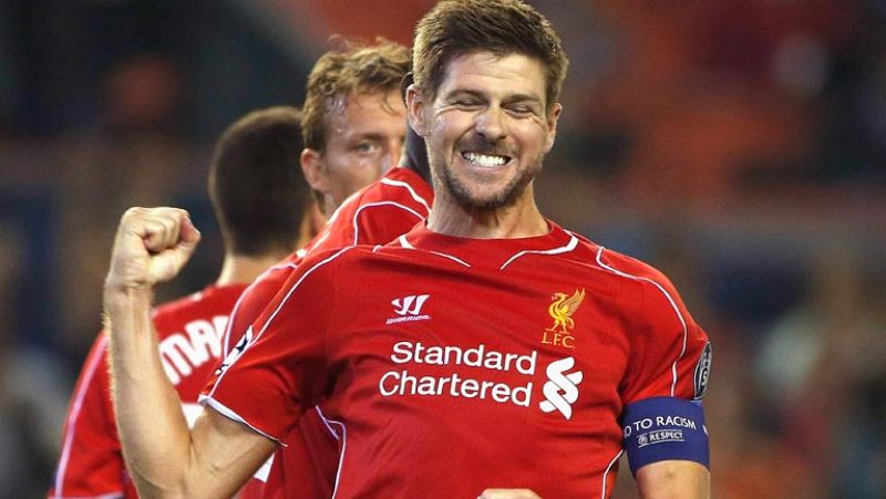 Gerrard salva al Liverpool y el Dortmund zarandea al Arsenal