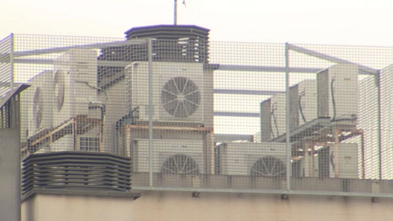 Una torre de refrigeración, posible foco del brote de legionella en Sabadell