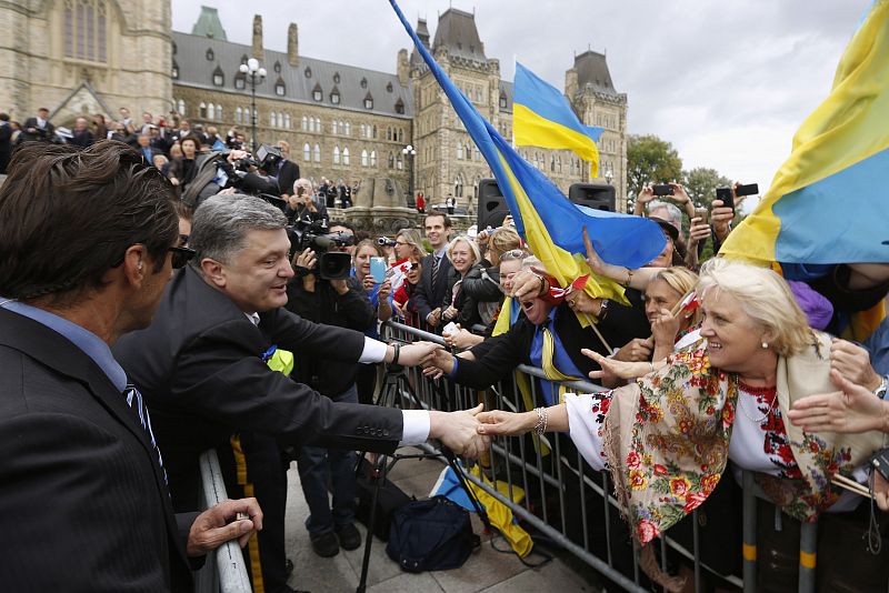 Rusia apoya la autonomía en el este de Ucrania mientras Poroshenko se aleja del pasado soviético