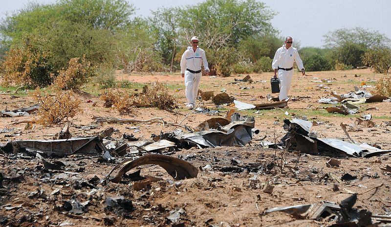Siguen sin poder aclarar las causas del accidente del avión de Air Algérie