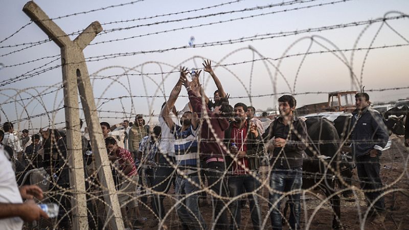 El avance del Estado Islámico hasta la frontera turca desplaza a 100.000 kurdos sirios en 48 horas