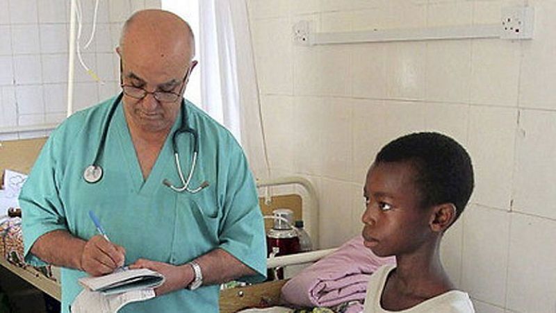 El misionero con ébola Manuel García Viejo sigue "grave" y "el tiempo juega en contra"