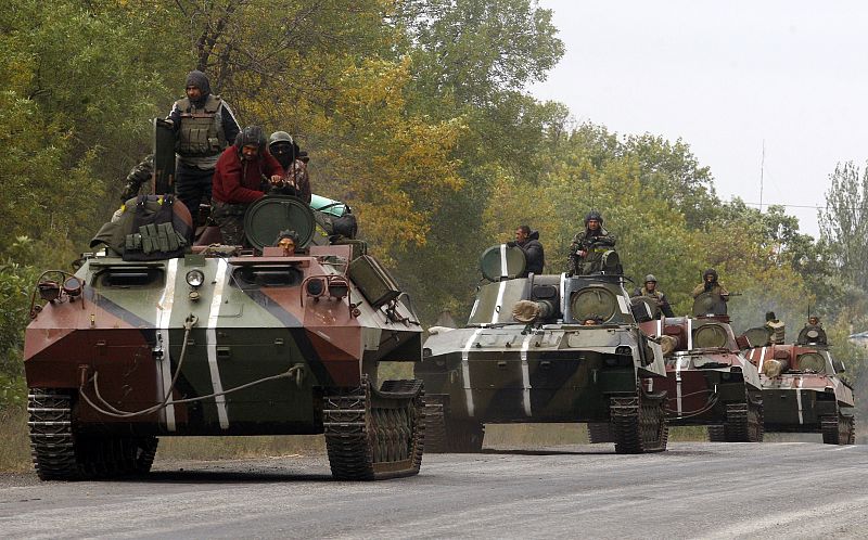 Kiev y los prorrusos repliegan su artillería en el este de Ucrania