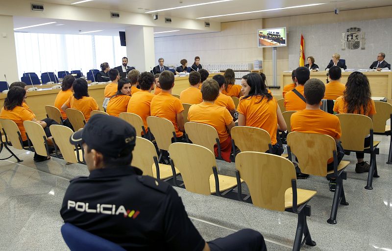Prisión para los cinco detenidos de Segi por no presentarse en el juicio