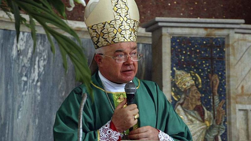El Vaticano pone bajo arresto domiciliario al exnuncio Wesolowski, acusado de pederastia