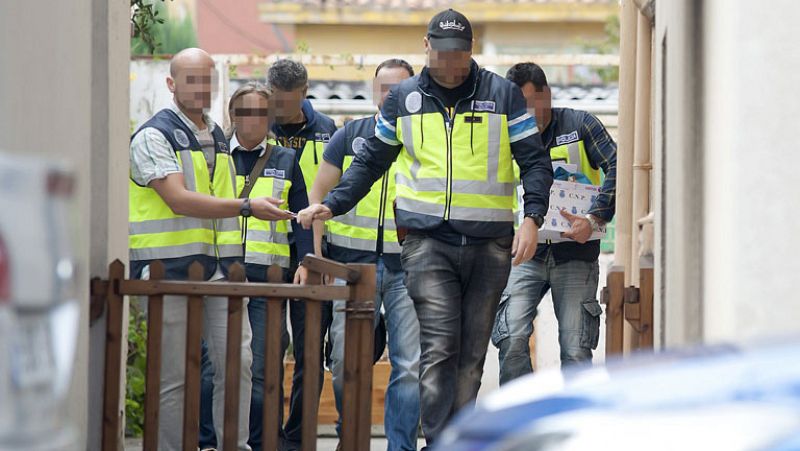 La Policía registra el piso donde vivía el presunto pederasta de Ciudad Lineal