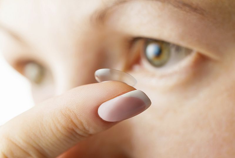 Crean en España las primeras lentillas del mundo que previenen la degeneración de la retina
