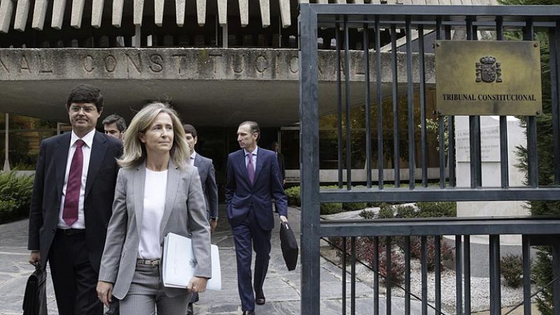 El TC suspende la consulta de Cataluña por unanimidad al admitir a trámite los recursos