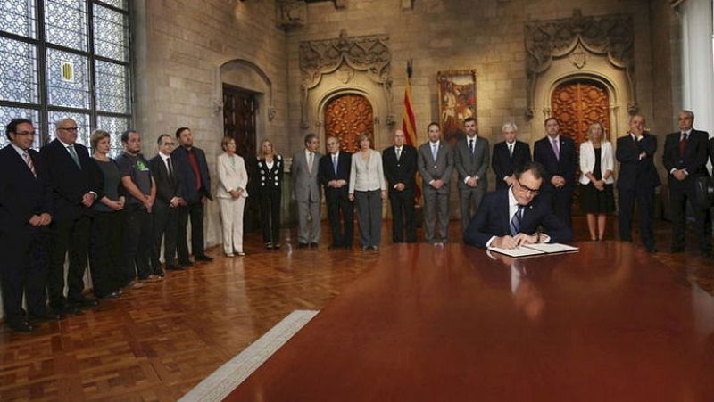 La Generalitat suspende la campaña del 9N y presentará alegaciones a la decisión del TC