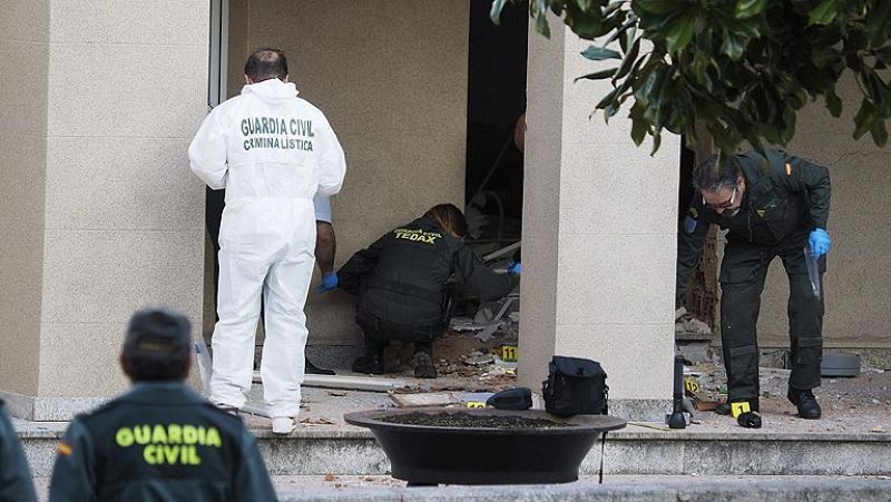 La explosión de un artefacto provoca importantes daños en el Ayuntamiento de Baralla, en Lugo