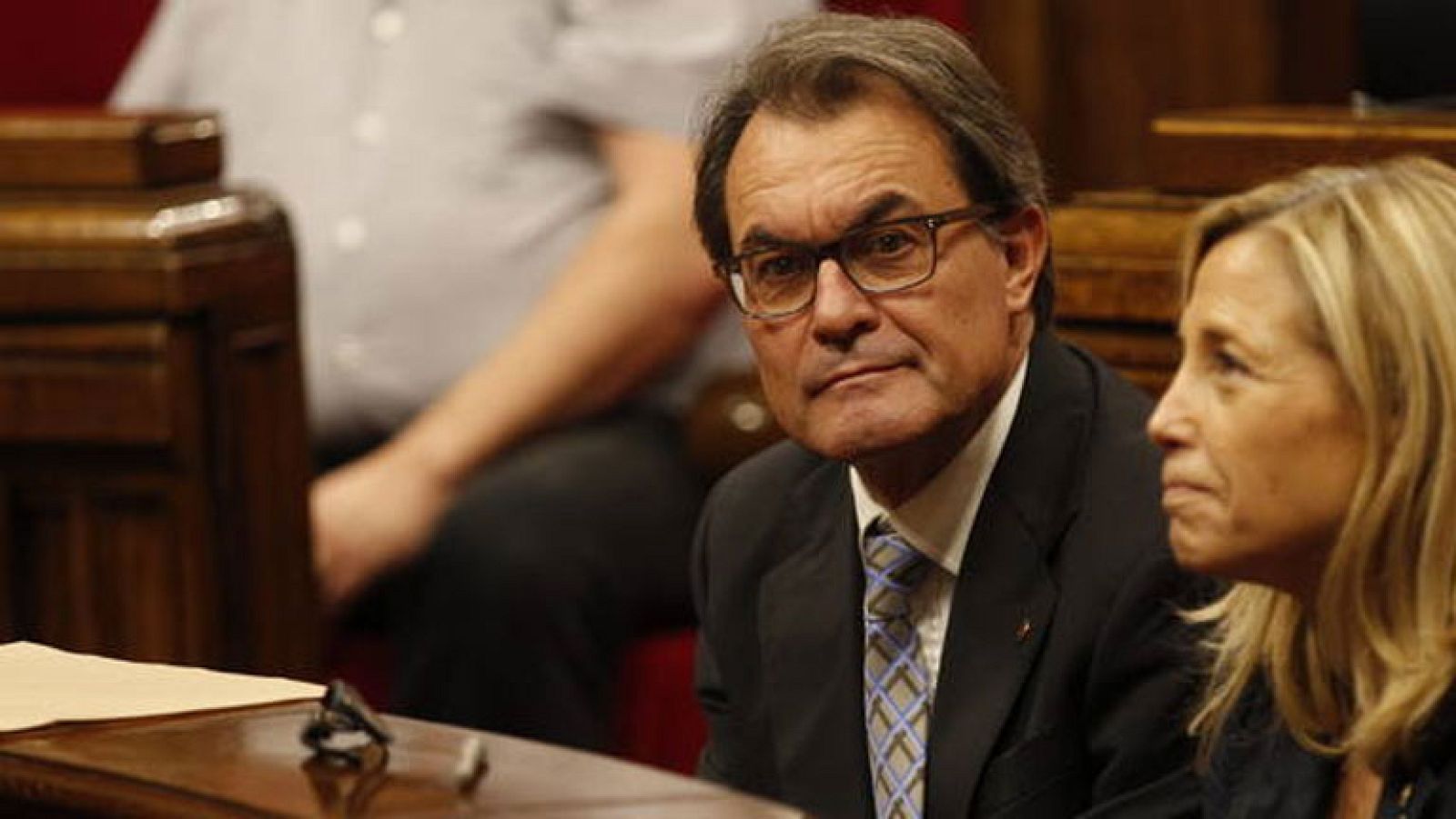 El Parlament recusa al presidente del Constitucional