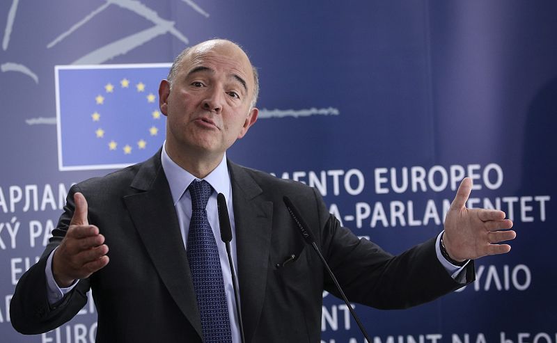 Moscovici despierta dudas en la Eurocámara y deberá responder por escrito