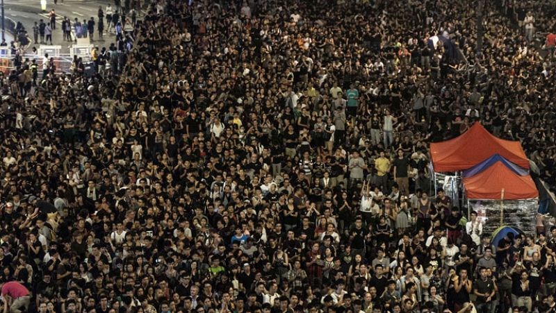 Hong Kong cumple una semana de protestas con nuevos enfrentamientos y el diálogo roto