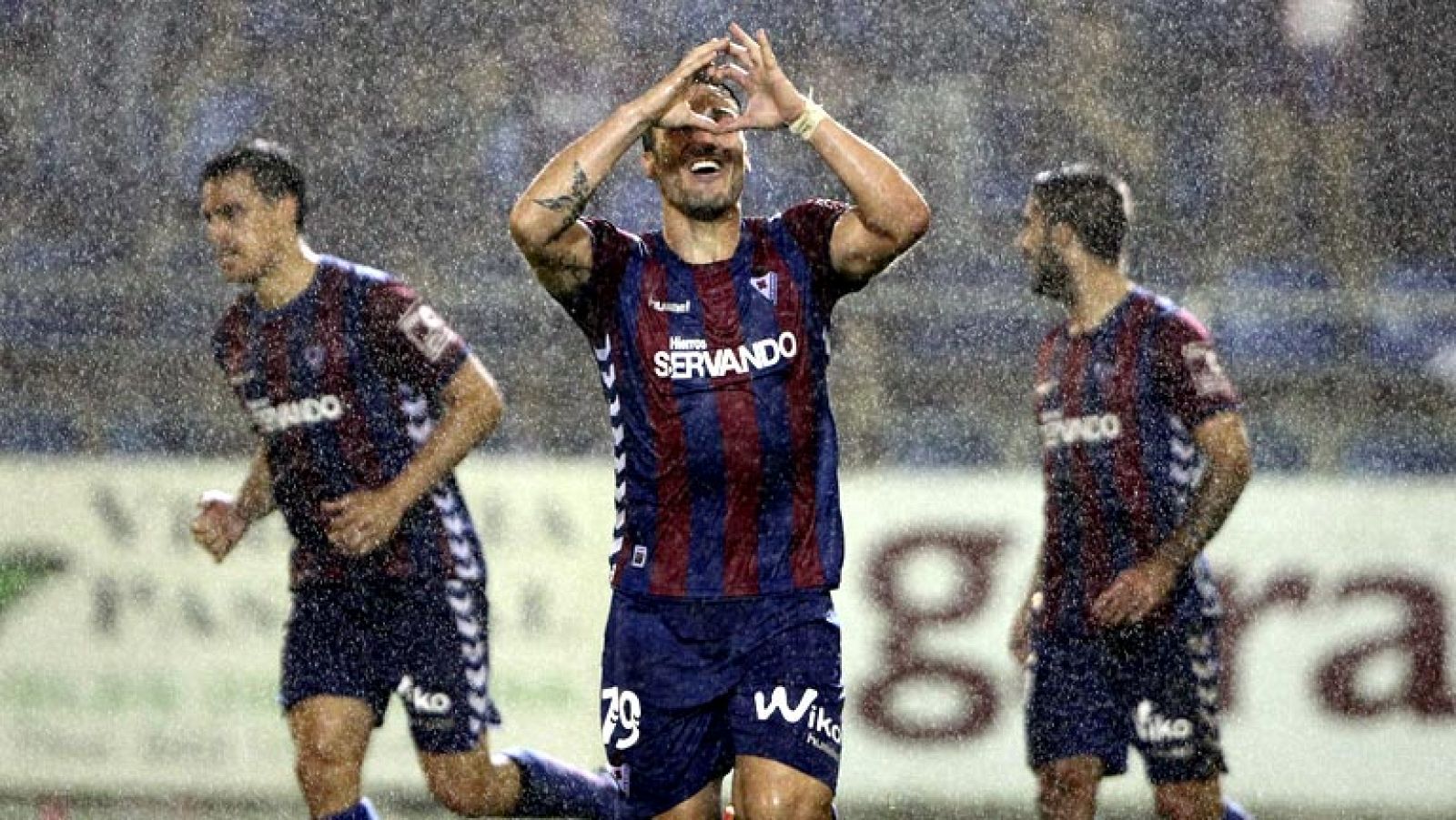El Eibar empató este sábado (3-3) en el minuto 92 en el campo de Ipurúa ante un gran Levante en un partido loco en el que los valencianos se habían adelantado por 0-2 al descanso.