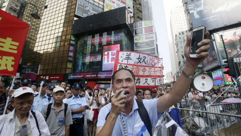 Los estudiantes de Hong Kong vuelven a apostar por el diálogo tras nuevos choques con la policía