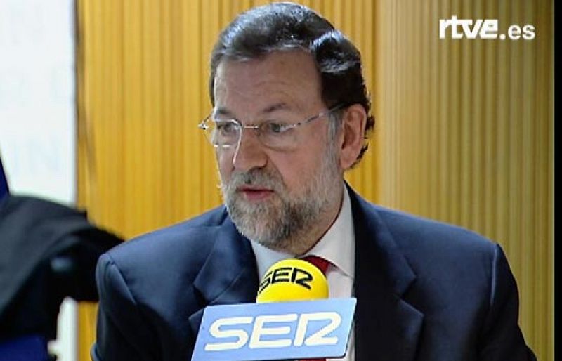 Rajoy dice que Aznar rima con "no estar" y de Gallardón valora su "ambición sana y controlada"